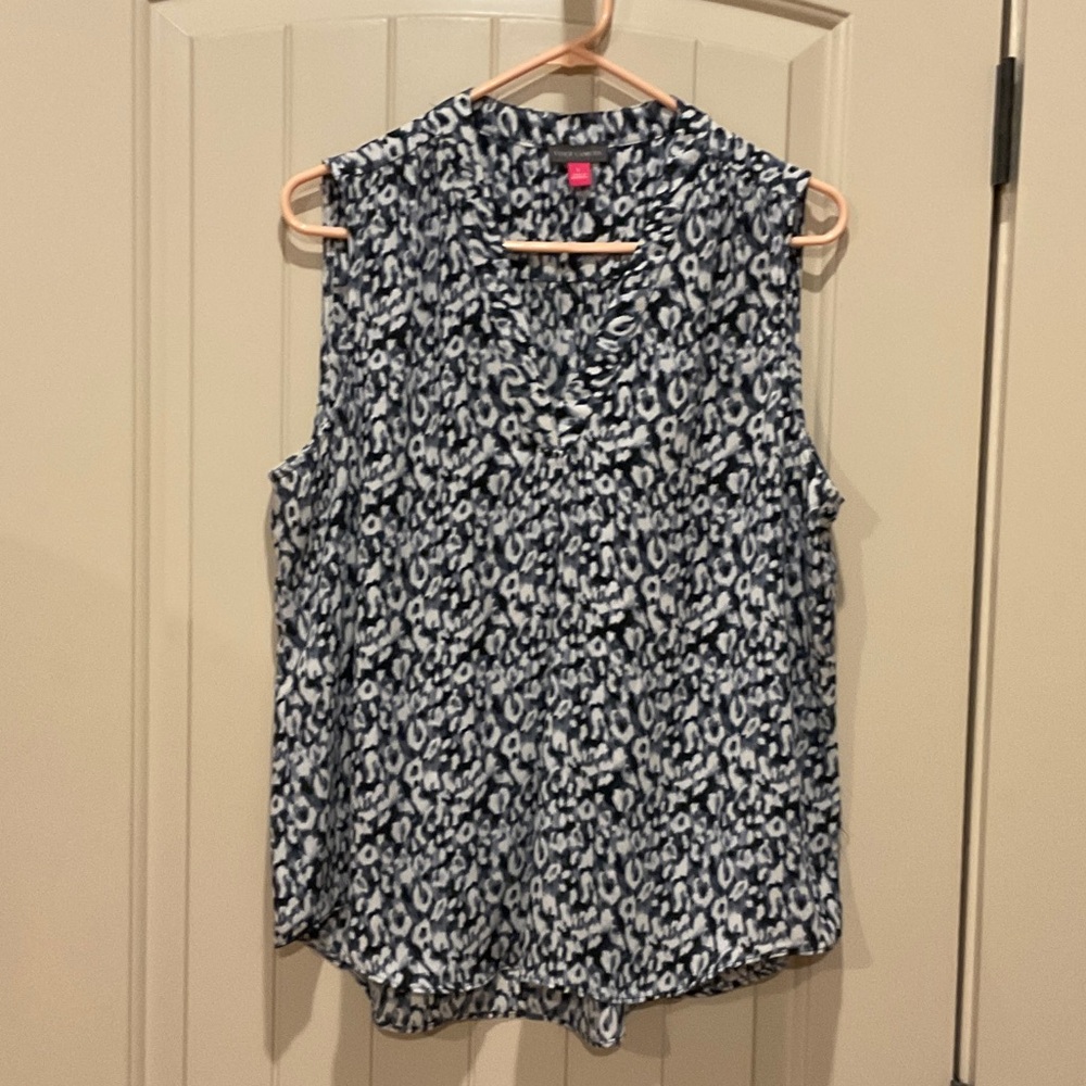 Stylish Black and White Sleeveless Top